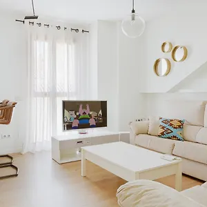 https://apartamentos-pompidou.hotelsinnerja.org
